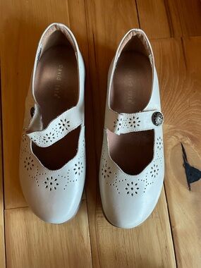 David Tate Ivory Floral Cutout Mary Jane Flats